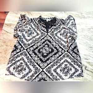Chelsea & Theodore Woman 1X Black White Floral Peasant Blouse Sheer Ruffle Neck